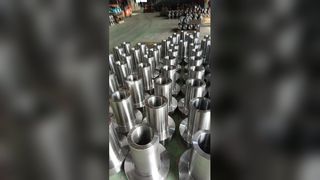 устье нефтяной скважины